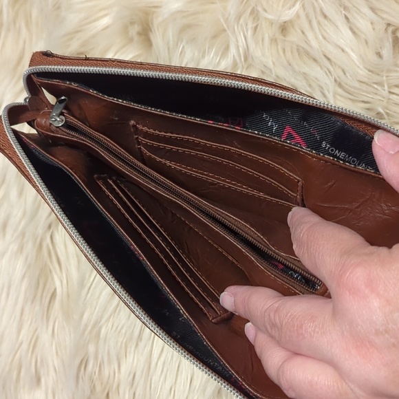 Stone Mountain wristlet - Picture 4 of 4